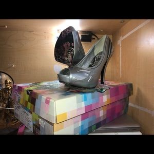 Ed Hardy Singapore Heels / Size 6